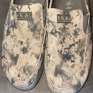 Men’s Huk Slip-On Shoes Size 10